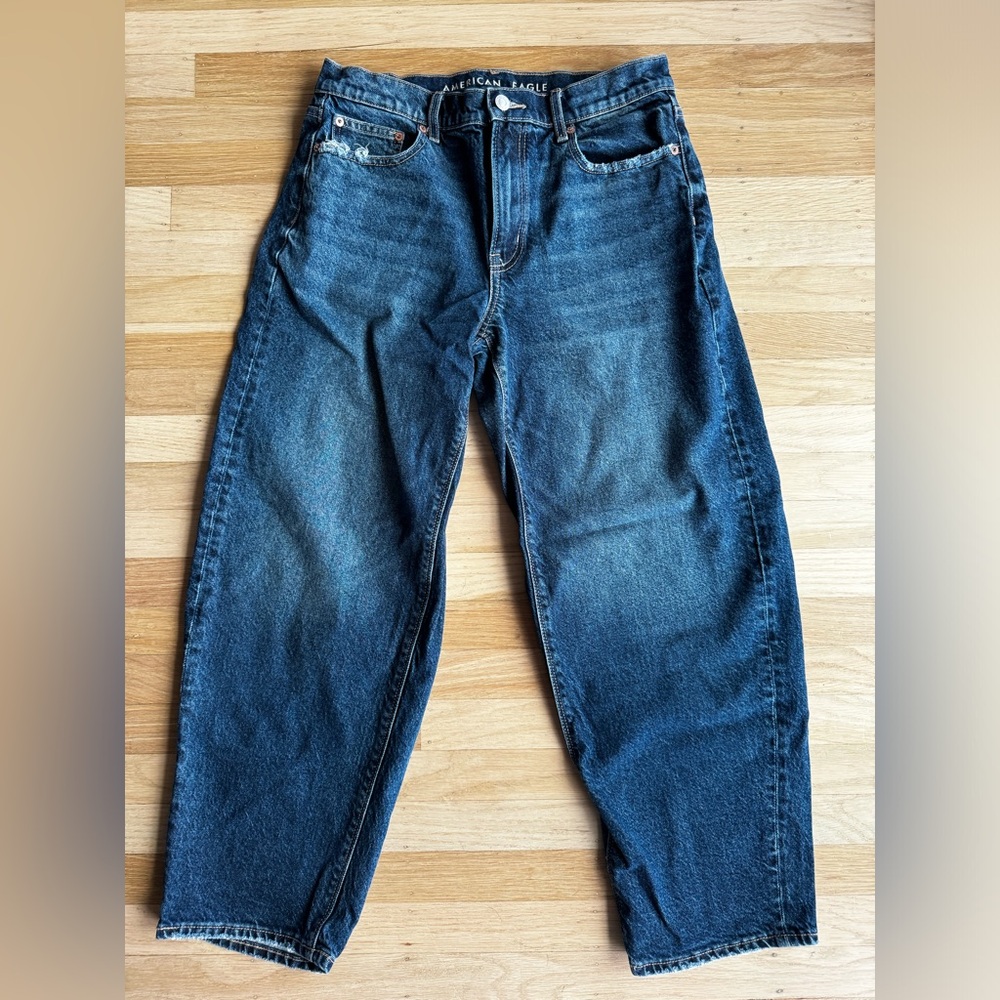 American Eagle Mid Rise Stretch Barrel Jeans (Size 6)